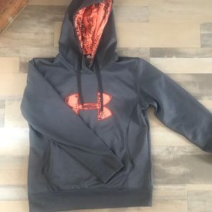 Under Armour sweatshirt. Like new condition.